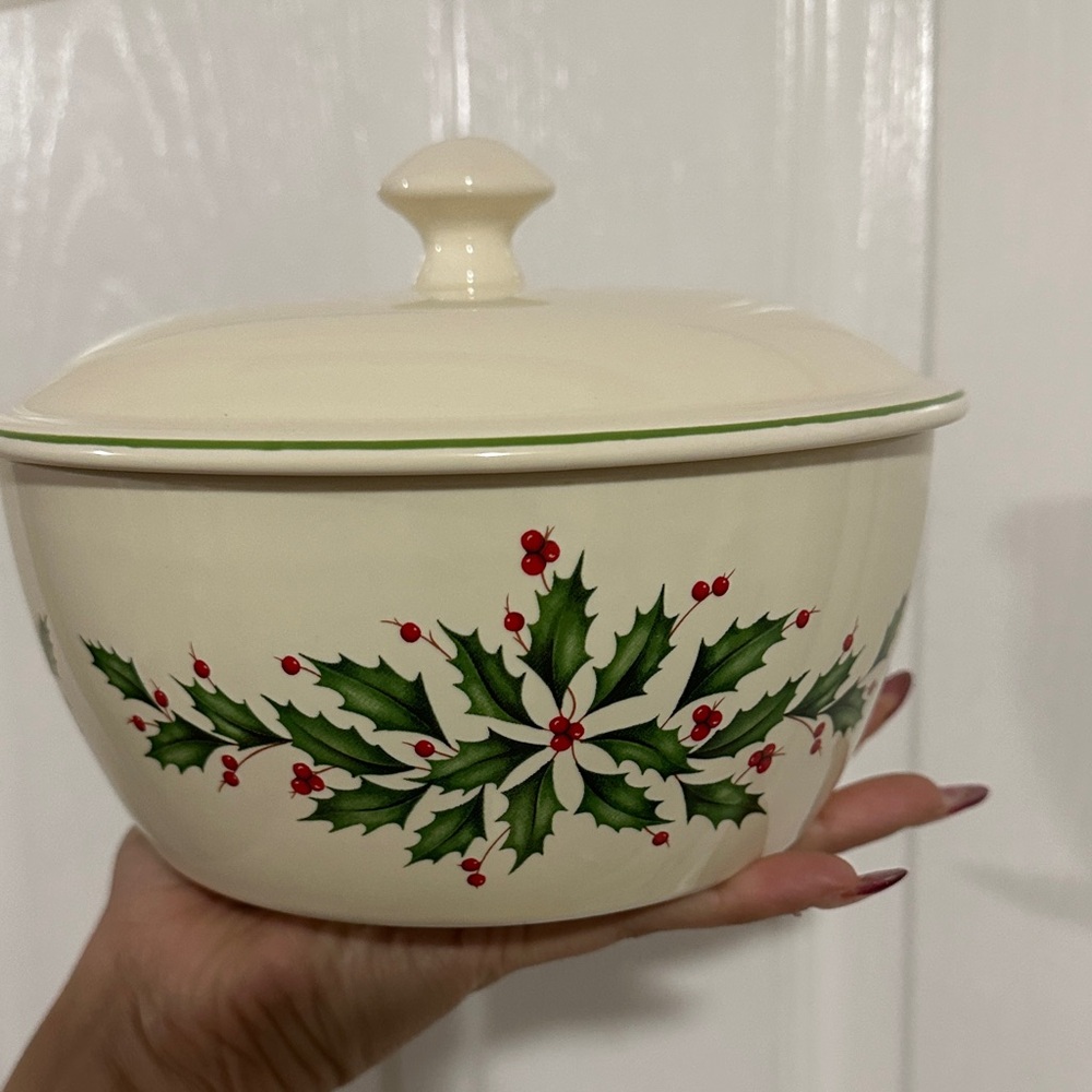 Lennox Festive Cream Ceramic Bowl with Lid